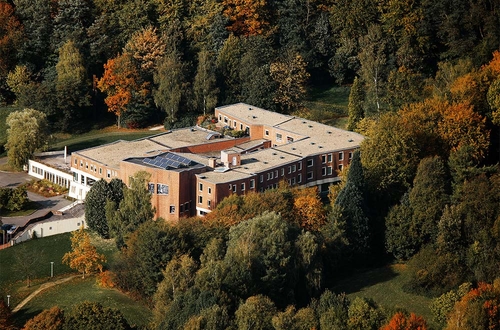 Luftaufnahme des Akademie Hauptgebäudes
