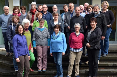 Die Teilnehmerinnen und Teilnehmer der Fortbildung »Altenpastoral auf Kurs« beschäftigen sich in der Katholischen Akademie Schwerte mit den Herausforderungen des demografischen Wandels für die Pastoral. (Foto: pdp)