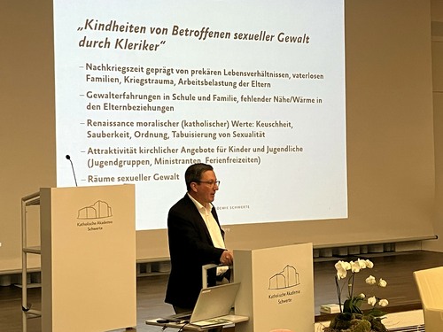 Vortrag von Dr. Markus Leniger zu Lorenz Kardinal Jaeger beim ersten Akademie-Forum in der Katholischen Akademie Schwerte