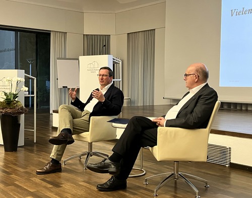 Angeregte Diskussion mit dem Publikum von Dr. Markus Leniger und Akademiedirektor Msgr. Dr. Michael Menke-Peitzmeyer