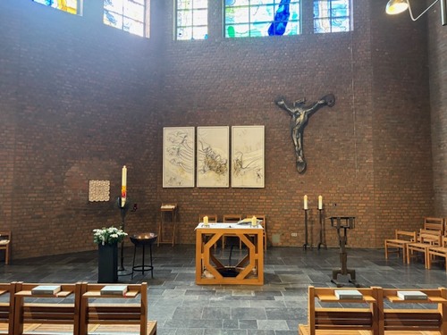 Auftakt von Messe& mehr: Heilige Messe mit Akademiedirektor Msgr. Dr. Michael Menke-Peitzmeyer am Ostermontag in der Kapelle der Akademie; Foto: Msgr. Dr. Michael Menke-Peitzmeyer