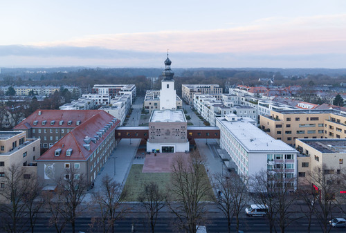 Abb. 3: Köln-Sülz, Areal der Waisenhauskirche mit Wohnquartier, Luftbild (Foto: HG Esch)