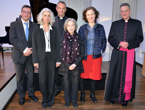 42. Begegnung der Künstler (v.l.): Dr. Markus Leniger, Prof. Dr. Stefanie Lieb, Prälat Dr. Peter Klasvogt, Ulla Hahn, Hermine Huntgeburth, Dompropst Monsignore Joachim Göbel (Foto: pdp)