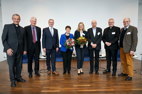 Akademiedirektor Peter Klasvogt, Prof. Andreas Haratsch, Justitiar Marcus Baumann-Gretza, Prof. Adelheid Puttler, OLG-Präsidentin Gudrun Schäpers, Norbert Koster, Diözesanadministrator Michael Bredeck, Prof. Heinz-Gerhard Justenhoven (© Michael Bodin/Erzb