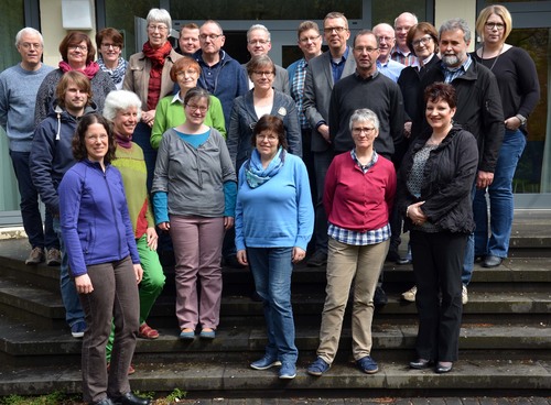 Die Teilnehmerinnen und Teilnehmer der Fortbildung »Altenpastoral auf Kurs« beschäftigen sich in der Katholischen Akademie Schwerte mit den Herausforderungen des demografischen Wandels für die Pastoral. Foto: pdp 