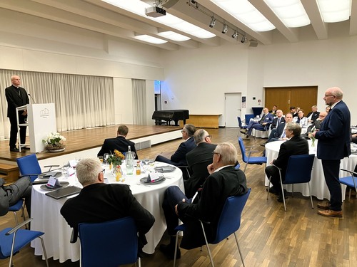 50 geladene Teilnehmende beim WerteDialog 2025