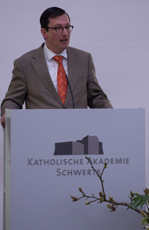 Für die Mitarbeitervertretung dankte Dr. Markus Leniger (©Katholische Akademie Schwerte)