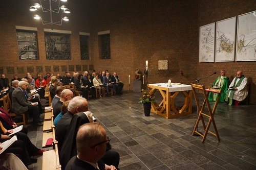 Zum Auftakt der Amtseinführung feierten der Erzbischof und der neue Akademiedirektor mit den Gästen eine feierliche Vesper. Foto: Michael Bodin / Erzbistum Paderborn