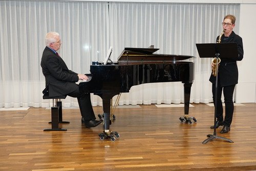 Musikalisch wurde der Festakt gestaltet durch das Ehepaar Ulrike Haselhorst (Saxophon) und Alfons Haselhorst (Klavier). Foto: Michael Bodin / Erzbistum Paderborn