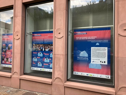 Ausstellung TransFormationsLandschaften in der Bank für Kirche und Caritas in Paderborn, Foto: Stefanie Lieb