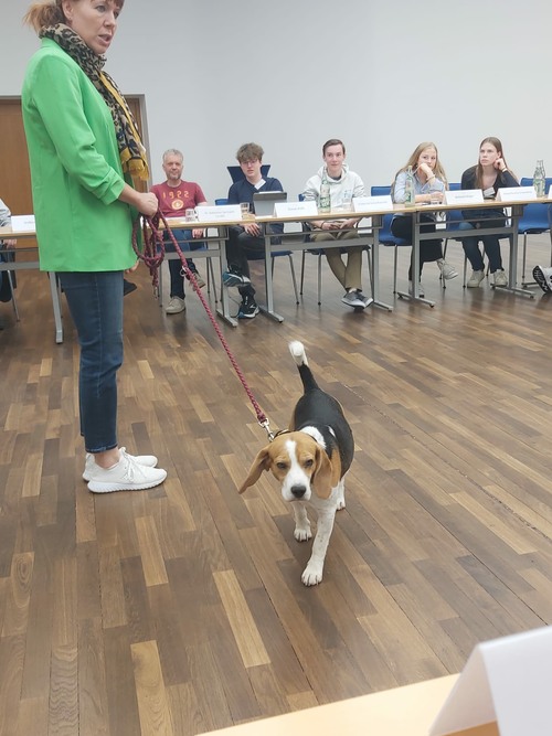 Mélanie Scheuermann mit Begleitung