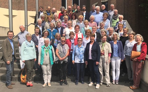 Tag des Gesangs 2018 mit Chorleiter Wolfgang Kläsener (l.); Foto: Kath. Akademie Schwerte