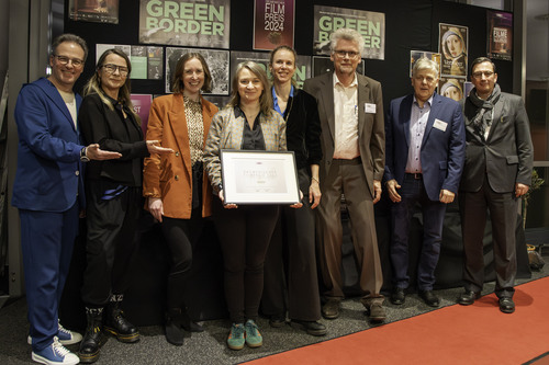 Künstlerischer Leiter Michael M. Kleinschmidt, Stefanie Stratmann vom Cineworld, Friederike Melloh vom Veranstalterkreis, Preisträgerin Anna Alboth, Julia Borries, Marc Gutzeit und Joachim van Eickels vom Veranstalterkreis sowie Laudator Dr. Markus Lenige